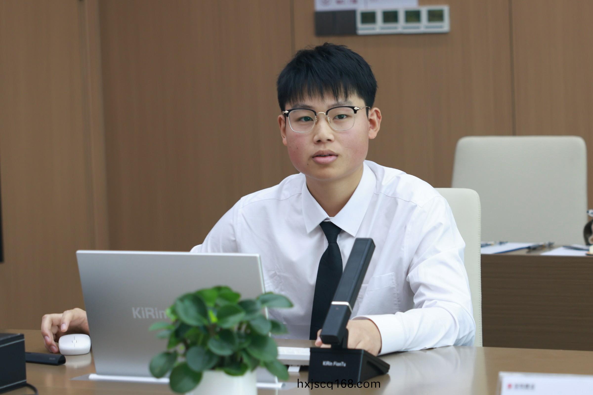 百(bai)鴿(ge)籠(long)項目見(jian)習(xi)商(shang)務(wu)工程(cheng)師蔣(jiang)傑(jie).jpg 百鴿籠項(xiang)目見(jian)習(xi)商務工(gong)程(cheng)師(shi)蔣(jiang)傑.jpg