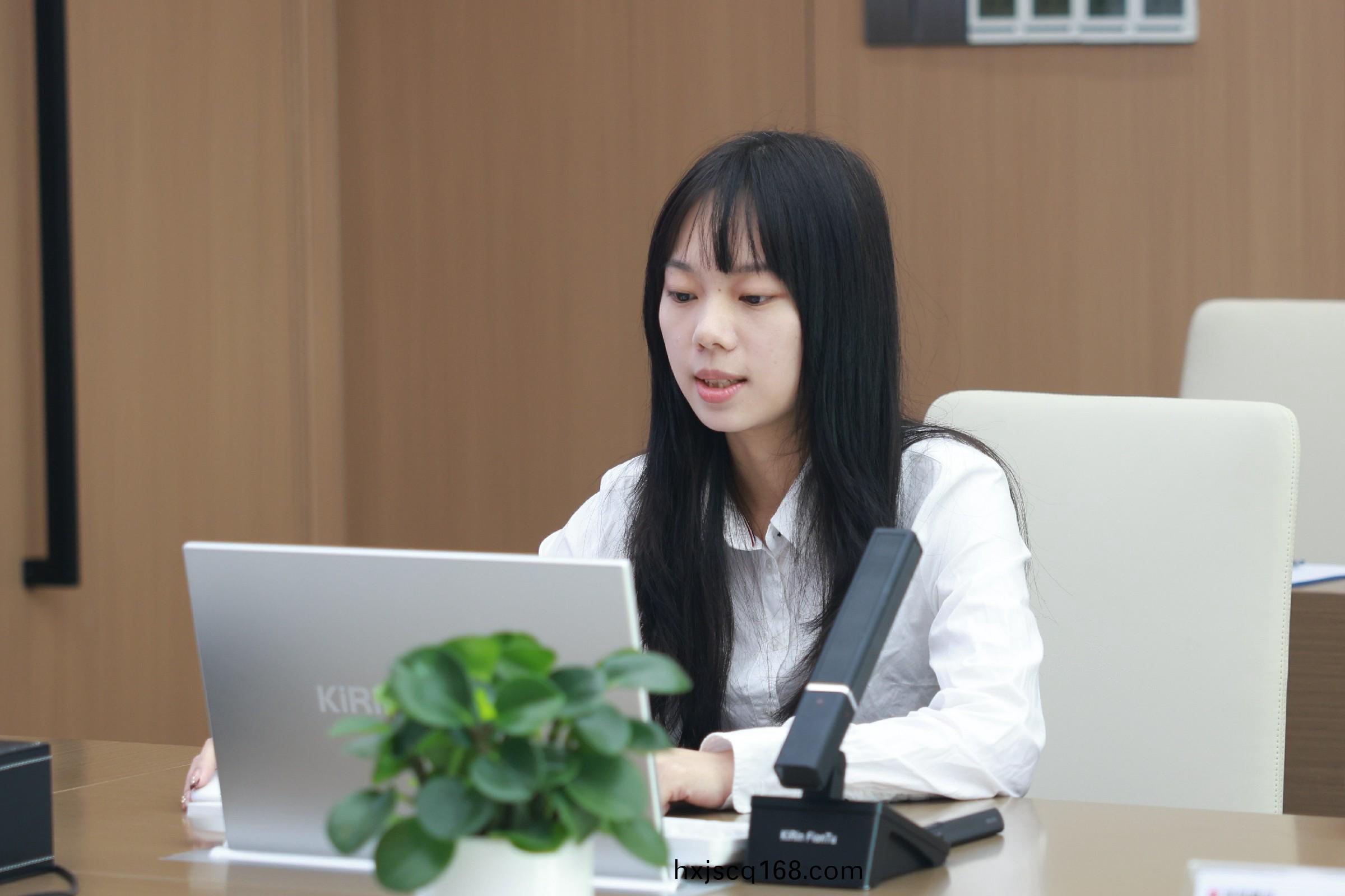 吉(ji)華三聯(lian)學(xue)校(xiao)項目(mu)見習商(shang)務(wu)工(gong)程(cheng)師陳小媛.jpg 吉華三聯學(xue)校(xiao)項(xiang)目見習(xi)商(shang)務工程師(shi)陳(chen)小媛(yuan).jpg