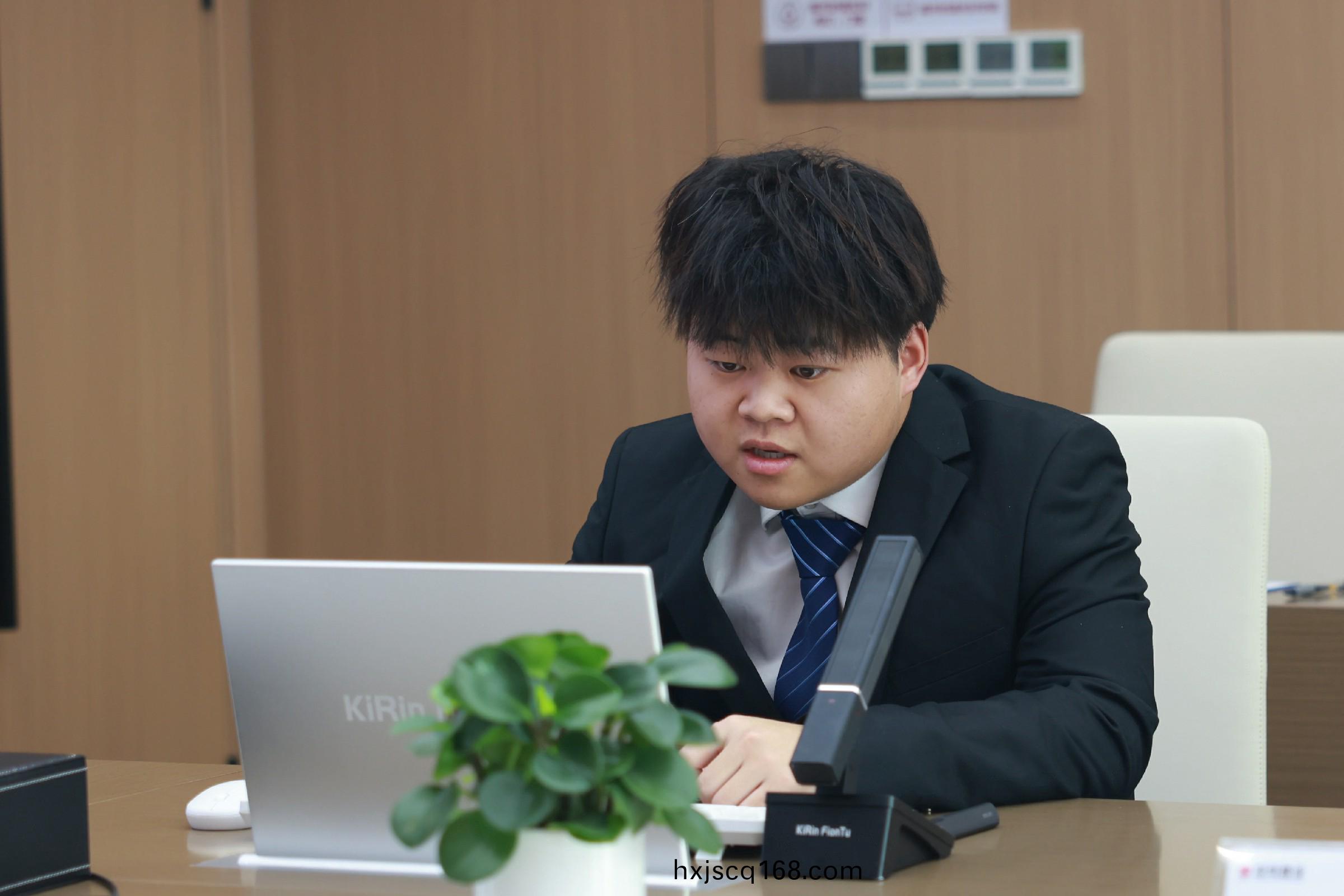 南(nan)山B墖(ta)項(xiang)目見習施工工程(cheng)師陳(chen)堃(kun)南.jpg 南山(shan)B墖(ta)項(xiang)目見習(xi)施(shi)工(gong)工(gong)程師陳堃(kun)南.jpg